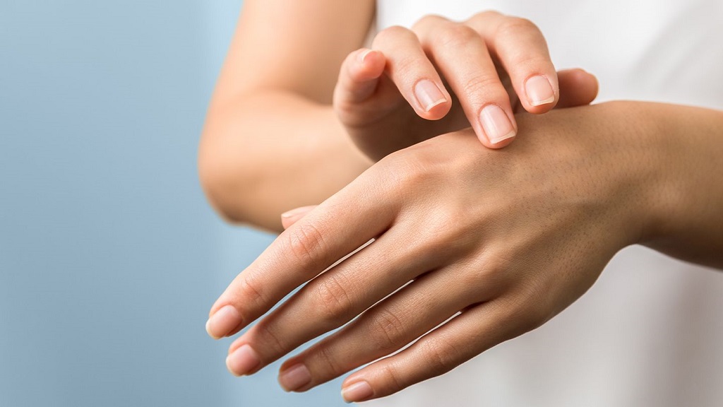 What keeps fingernails healthy?

